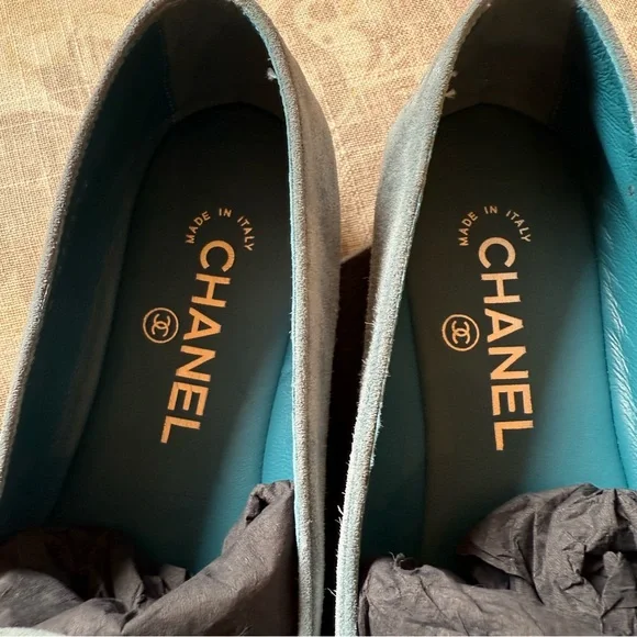 ๐ฏ Authentic CHANEL -- Brand New In Box -- Blue & Black Suede Loafers - Picture 10 of 11